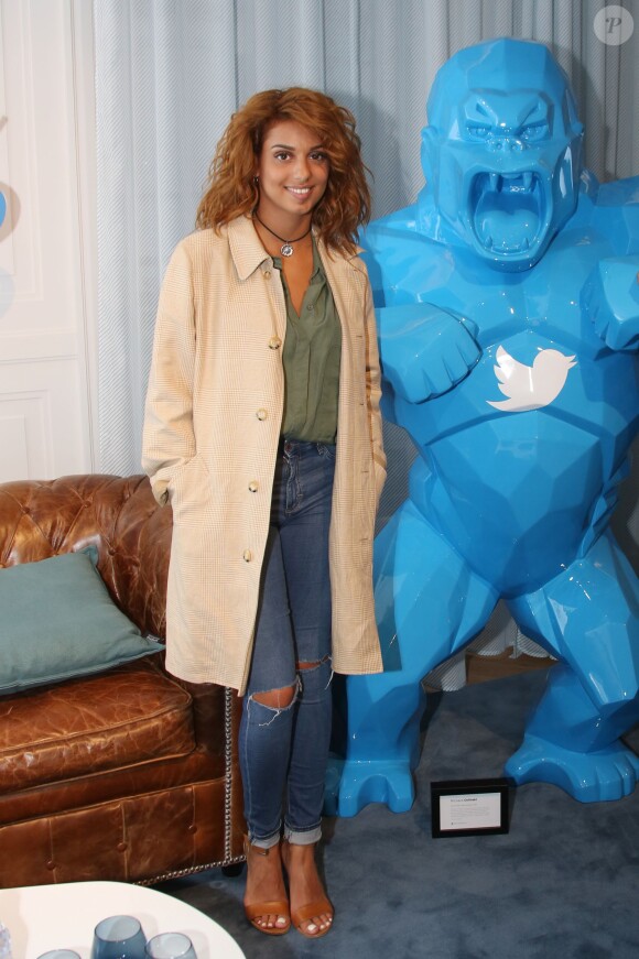 Exclusif - Prix spécial - Tal - Présentation du "Wild Kong" de Richard Orlinski dans la Blue Room des nouveaux locaux de Twitter France à Paris le 11 mai 2016. La nouvelle BlueRoom de Twitter France permet aux personnalités publiques (artistes, sportifs, comédiens...) d'avoir des échanges privilégiés directement avec leur communauté sur Twitter. Pour cette nouvelle BlueRoom, l'équipe de Twitter France a eu l’honneur de collaborer avec l'artiste français Richard Orlinski, qui a créé un Wild Kong, sa pièce iconique, aux couleurs de Twitter. Richard Orlinski, artiste actif sur Twitter, s'inscrit dans une démarche pour rendre l'art accessible au plus grand nombre. © Denis Guignebourg/Bestimage