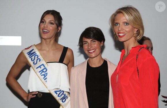Exclusif - Prix spécial - Iris Mittenaere (Miss France 2016), Alessandra Sublet et Sylvie Tellier - Présentation du "Wild Kong" de Richard Orlinski dans la Blue Room des nouveaux locaux de Twitter France à Paris le 11 mai 2016. La nouvelle BlueRoom de Twitter France permet aux personnalités publiques (artistes, sportifs, comédiens...) d'avoir des échanges privilégiés directement avec leur communauté sur Twitter. Pour cette nouvelle BlueRoom, l'équipe de Twitter France a eu l’honneur de collaborer avec l'artiste français Richard Orlinski, qui a créé un Wild Kong, sa pièce iconique, aux couleurs de Twitter. Richard Orlinski, artiste actif sur Twitter, s'inscrit dans une démarche pour rendre l'art accessible au plus grand nombre. © Denis Guignebourg/Bestimage