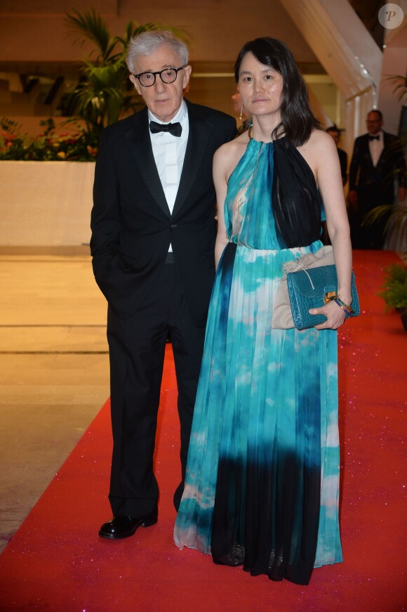 Woody Allen et sa femme Soon-Yi Previn - Montée des marches du film "Café Society" lors du 69e Festival International du Film de Cannes. Le 11 mai 2016