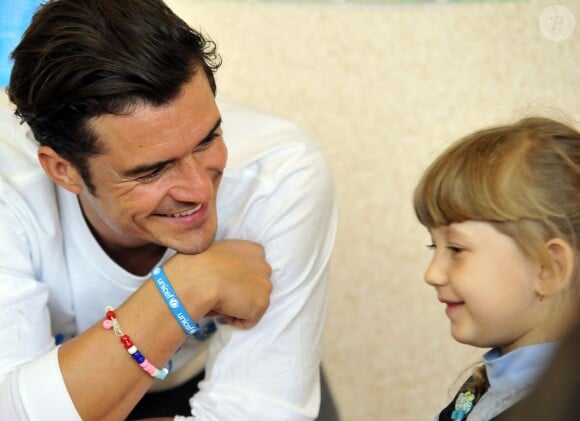 Orlando Bloom, ambassadeur de bonne volonté de l'UNICEF, rend visite à des petits ukrainiens après le conflit qui ravage une grosse partie du pays le 28 avril 2016.