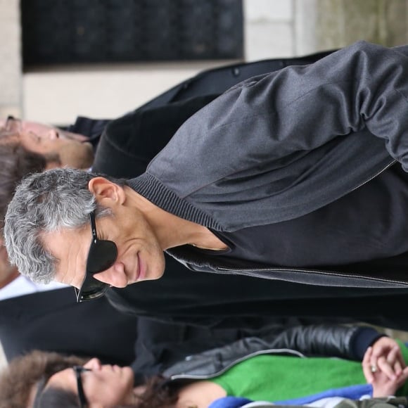 Nagui - Sortie des obsèques de Gilles Verlant au Père Lachaise à Paris. Le 4 octobre 2013.