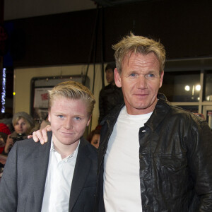 Gordon Ramsay et son fils Jack Ramsay à la Premiere du film "The Class of 92" un documentaire retracant l'ascension de la "classe 1992" qui a permis a Manchester United de renouer avec son glorieux passé, a Londres, le 1er decembre 2013.