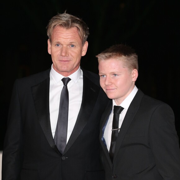 Gordon Ramsay et son fils Jack Scott Ramsay a la soiree "The Sun Military Awards" a Londres, le 11 decembre 2013.