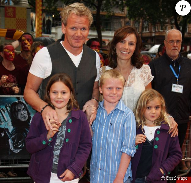Gordon Ramsay et sa femme Tana ainsi que leurs trois enfants à la première du film Harry Potter And The Half-Blood Prince à Londres, le 7 juillet 2009