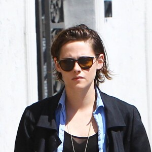 Kristen Stewart et sa petite amie Alicia Cargile se promènent dans les rues de West Hollywood, le 28 mars 2015