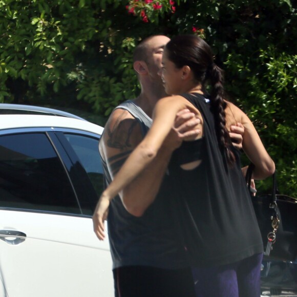 Exclusif - Adriana Lima et son compagnon, le boxeur Jo, quittent une salle de boxe à Miami Beach le 5 mai 2016.