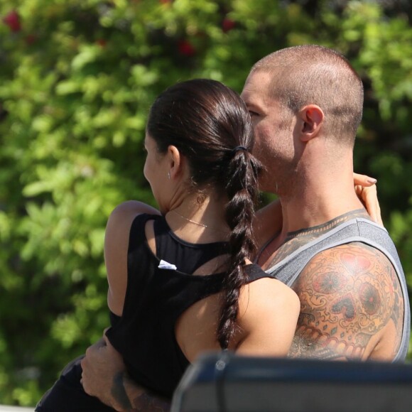 Exclusif - Adriana Lima et son compagnon, le boxeur Jo, quittent une salle de boxe à Miami Beach le 5 mai 2016.