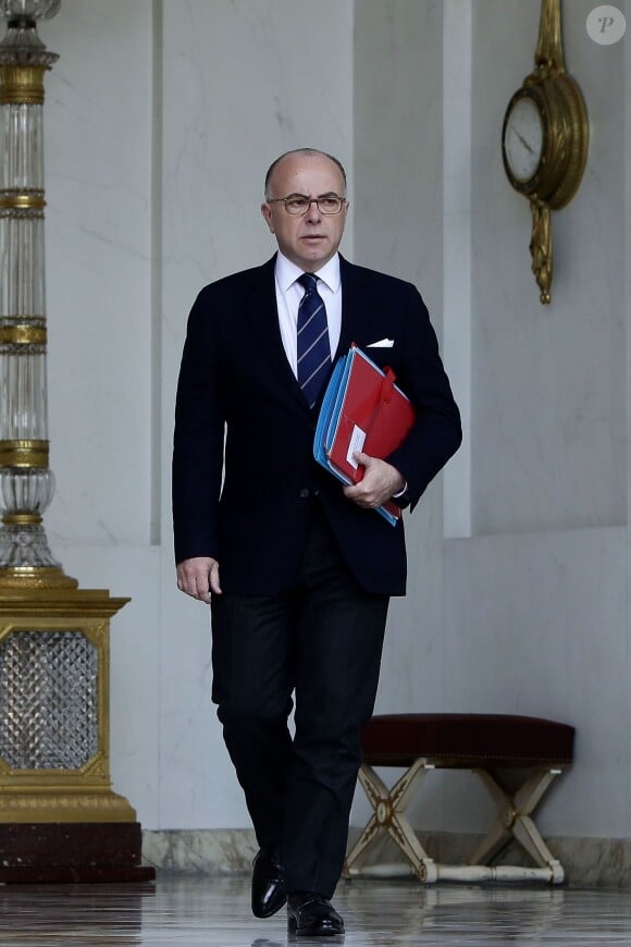 Bernard Cazeneuve - Sorties du conseil des ministres du mercredi 27 avril au palais de l'Elysée à Paris. © Stéphane Lemouton / Bestimage 27/04/2016 - Paris