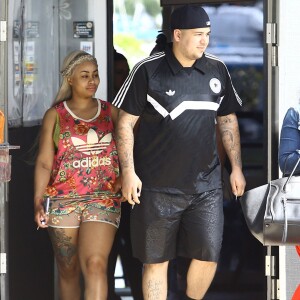 Blac Chyna enceinte est allée déjeuner avec son fiancé Rob Kardashian au restaurant Rustic Inn Crabhouse à Miami, le 13 mai 2016
