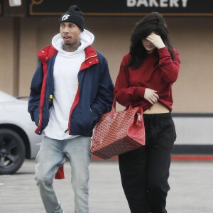 Exclusif - Kylie Jenner et son compagnon Tyga sortent du restaurant Jerry's Deli à Woodland Hills. Le 30 janvier 2016