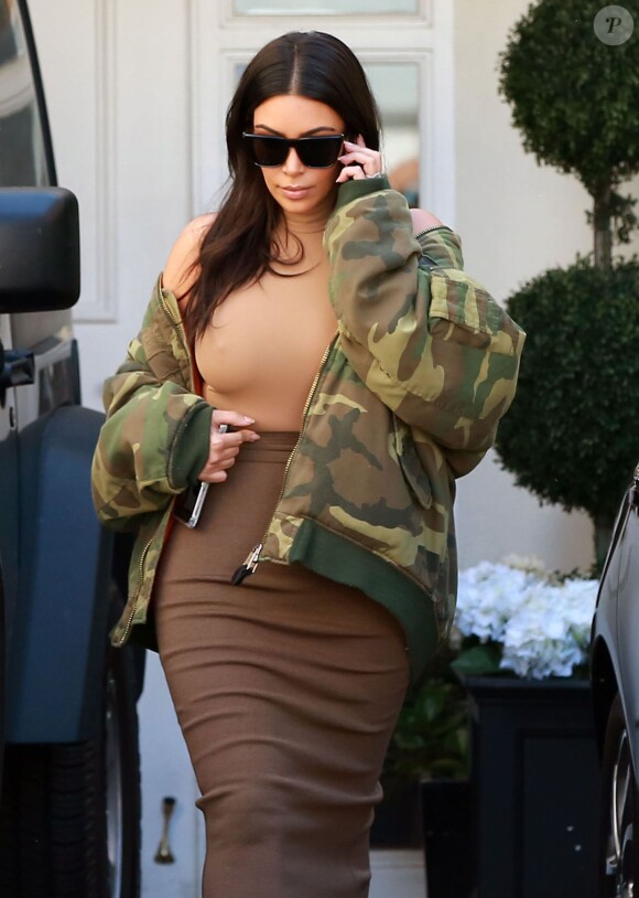 Kim Kardashian à la sortie du centre de dermatologie Epione à Beverly Hills, le 12 mai 2016