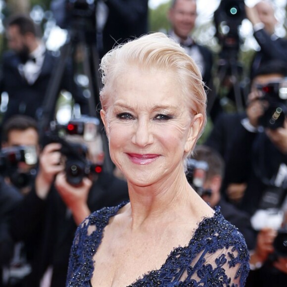 Helen Mirren - Montée des marches du film "La fille inconnue" lors du 69ème Festival International du Film de Cannes. Le 18 mai 2016. © Borde-Jacovides-Moreau/Bestimage
