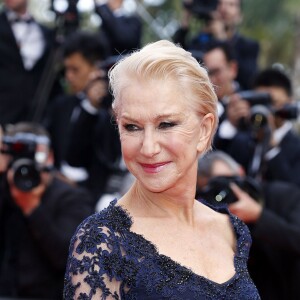 Helen Mirren - Montée des marches du film "La fille inconnue" lors du 69ème Festival International du Film de Cannes. Le 18 mai 2016. © Borde-Jacovides-Moreau/Bestimage
