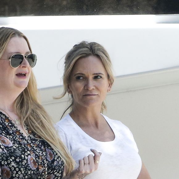 Michelle Pugh (à gauche), la présumée maitresse d'Ozzy Osbourne, avec la maquilleuse Gina Veltri à Beverly Hills, le 16 mai 2016