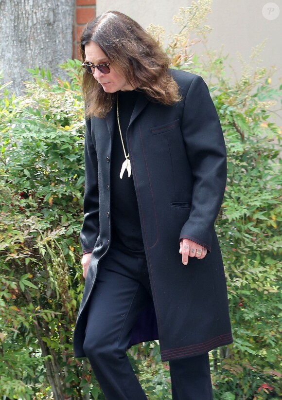 Ozzy Osbourne à la sortie d'un centre médical à Los Angeles, le 11 mai 2016