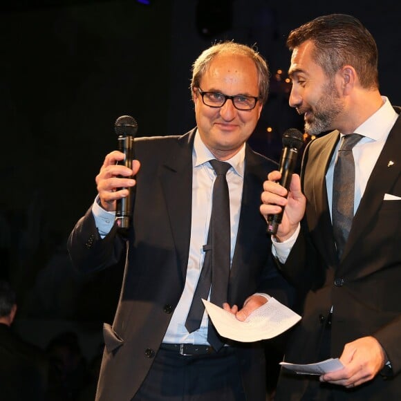 Exclusif - Paul Amsellem et David Sinapian (le mari du chef Anne-Sophie Pic) à la 1ère édition des "Plumes d'Or du Vin et de la Gastronomie" au Pavillon Vendôme à Paris. Cette soirée récompensait, les meilleurs journalistes français et étrangers spécialisés dans le domaine du vin et de la gastronomie mais également une personnalité de renom étant très impliquée dans ces domaines. La soirée réunissait pas moins de 3 grands chefs étoilés (Anne-Sophie Pic, Arnaud Lallement et Sang Hoon Degeimbre) ainsi que le concours du chef Paul Pairet. Une première édition très épicurienne, placée sous les signes du talent et de l'élégance. Paris, le 19 mai 2016.19/05/2016 - Paris