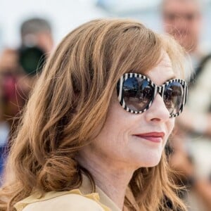 Isabelle Huppert - Photocall du film "Elle" au 69e Festival international du film de Cannes le 21 mai 2016. © Cyril Moreau / Olivier Borde / Bestimage