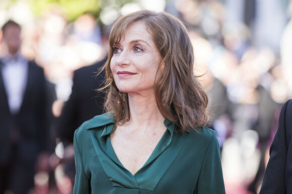 Isabelle Huppert - Montée des marches du film "Elle" lors du 69ème Festival International du Film de Cannes. Le 21 mai 2016. © Olivier Borde-Cyril Moreau/Bestimage  Red carpet for the movie "Elle" during the 69th Cannes International Film festival. On may 21 201621/05/2016 - Cannes