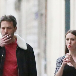 Exclusif - Jennifer Garner et Ben Affleck dînent en amoureux au restaurant à Paris puis sont rejoints par leurs enfants le 6 mai 2016. Ben Affleck et Jennifer Garner sont sortis discrètement de l'hôtel par derrière (toute la journée Jennifer était seule avec les enfants) pour se rendre bras dessus bras dessous dans un restaurant près la place des Vosges. Paris le 6 mai 2016
