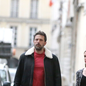 Exclusif - Jennifer Garner et Ben Affleck dînent en amoureux au restaurant à Paris puis sont rejoints par leurs enfants le 6 mai 2016. Ben Affleck et Jennifer Garner sont sortis discrètement de l'hôtel par derrière (toute la journée Jennifer était seule avec les enfants) pour se rendre bras dessus bras dessous dans un restaurant près la place des Vosges. Paris le 6 mai 2016