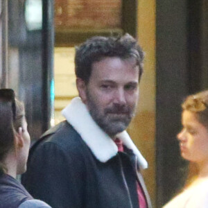 Exclusif - Jennifer Garner et Ben Affleck dînent en amoureux au restaurant à Paris puis sont rejoints par leurs enfants le 6 mai 2016. Ben Affleck et Jennifer Garner sont sortis discrètement de l'hôtel par derrière (toute la journée Jennifer était seule avec les enfants) pour se rendre bras dessus bras dessous dans un restaurant près la place des Vosges. Paris le 6 mai 2016