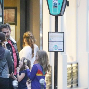 Exclusif - Jennifer Garner et Ben Affleck dînent en amoureux au restaurant à Paris puis sont rejoints par leurs enfants le 6 mai 2016. Ben Affleck et Jennifer Garner sont sortis discrètement de l'hôtel par derrière (toute la journée Jennifer était seule avec les enfants) pour se rendre bras dessus bras dessous dans un restaurant près la place des Vosges. Paris le 6 mai 2016