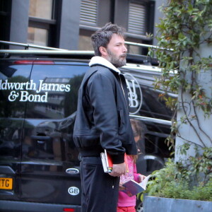 Jennifer Garner et Ben Affleck se retrouvent pour déjeuner avec leurs enfants Violet, Seraphina et Samuel à Londres le 12 mai 2016.