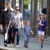 Jennifer Garner et Ben Affleck se retrouvent pour déjeuner avec leurs enfants Violet, Seraphina et Samuel à Londres le 12 mai 2016.
