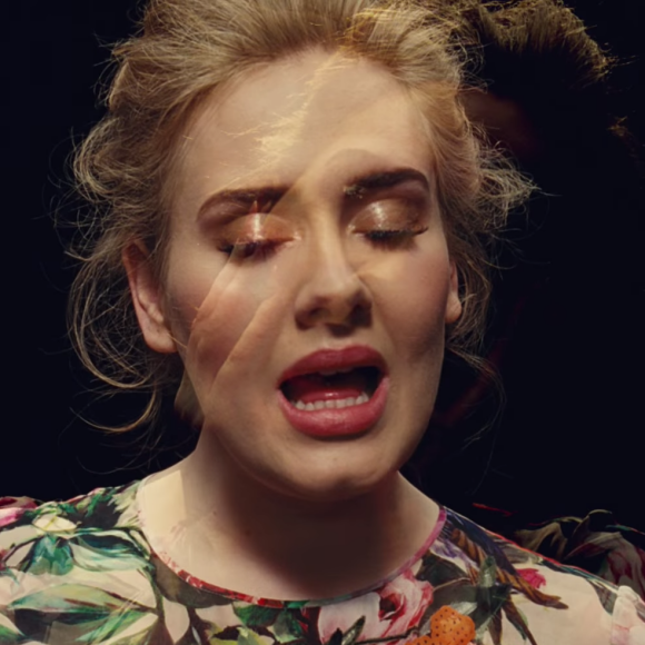 Adele - "Send My Love (To Your New Lover) - Image du clip diffusé pour la première fois lors des Billboard Music Awards le 22 mai 2016.