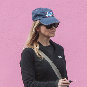 Exclusif - Renee Zellweger en tenue de sport sort d'un salon de coiffure sur Melrose Avenue à Los Angeles le 10 Mars 2016.