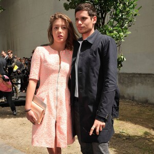 Adele Exarchopoulos et son ami Jeremie Laheurte arrivent au defile Dior Hommes printemps ete 2014 au Tennis Club de Paris le 29 juin 2013  People at Dior Men fashion show spring summer 2014 Paris 29/06/201329/06/2013 - Paris