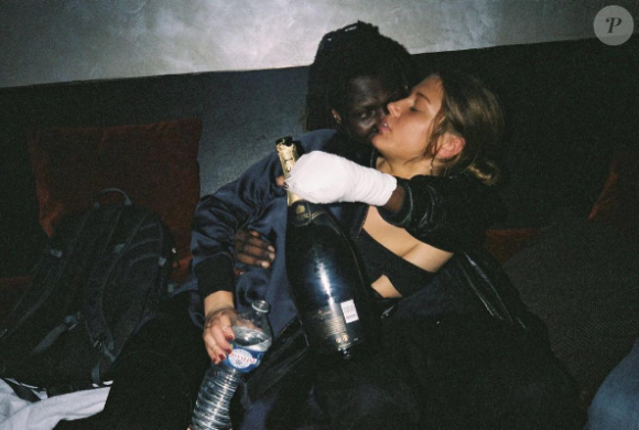Margan Frémont, alias Doums, pose avec sa petite-amie Adèle Exarchopoulos.