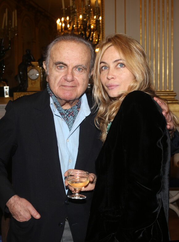 Emmanuelle Béart et son père Guy à Paris en 2012