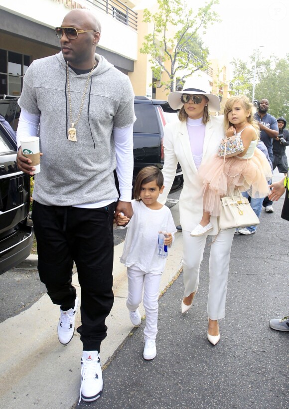 Lamar Odom et sa femme Khloé Kardashian avec Mason et Penelope Disick - Les membres de la famille Kardashian arrivent à l'église de Agoura Hills pour la messe de Pâques à Hagoura Hills le 27 Mars 2016. 