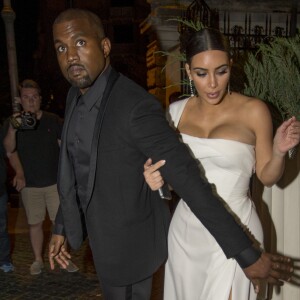 Kanye West et Kim Kardashian sont allés dîner au restaurant après avoir assisté à l'opéra "La Traviata" à Rome.