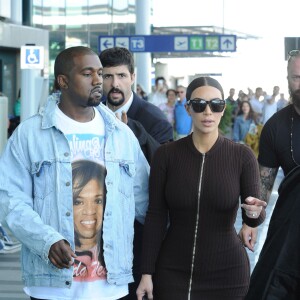 Kim Kardashian et Kanye West arrivent à l'aéroport de Rome. Le couple doit assister à l'opéra "La Traviata", spectacle organisé par Valentino. Le 22 mai 2016