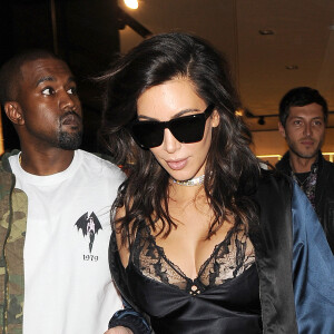 Kim Kardashian et son mari Kanye West vont faire du shopping chez "Robert Cavalli" à Londres. Des centaines de fans les attendent à la sortie de la boutique. Londres, le 21 mai 2016.