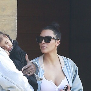 Kim Kardashian et son mari Kanye West sont allés déjeuner avec leur fille North à Malibu. Le 14 mai 2016