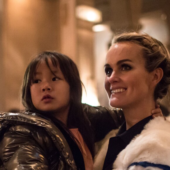 Exclusif - Laeticia Hallyday et sa fille Joy - Aftershow après le concert caritatif de Johnny Hallyday pour l'association de sa femme "La Bonne Etoile", qui vient en aide aux enfants du Vietnam, au Trianon à Paris, le 15 décembre 2013.