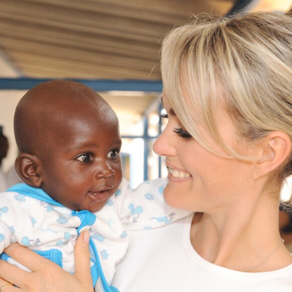 Exclusif - Laeticia Hallyday, marraine de l'Unicef, en visite au Sénégal en 2008.
