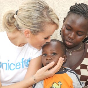 Exclusif - Laeticia Hallyday, marraine de l'Unicef, en visite au Sénégal en 2008.