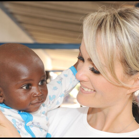 Exclusif - Laeticia Hallyday, marraine de l'Unicef, en visite au Sénégal en 2008.