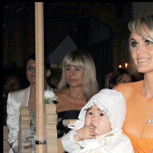 EXCLUSIF - JOHNNY ET LAETICIA HALLYDAY ET LEURS FILLES JOY ET JADE - BAPTEME DE JOY HALLYDAY EN L'EGLISE DE LAUENEN (SUISSE) 05/07/2009 - LAUENEN