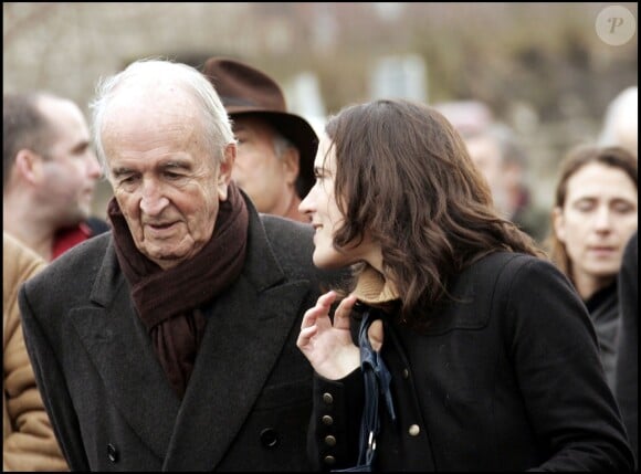 Mazarine Pingeot et André Rousselet lors de la cérémonie du 10e anniversaire de la mort de François Mitterrand à Jarnac. En 2006