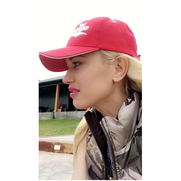 Gwen Stefani fête le 10e anniversaire de son fils Kingston en famille. Elle est accompagnée de ses deux autres fils, Zuma et Apollo, ainsi que son nouvel amoureux, le chanteur country Blake Shelton. Ils sont tous allés faire du buggy ainsi qu'une partie de pêche. Photo publiée sur Snapchat, le dernier week-end du mois de mai 2016