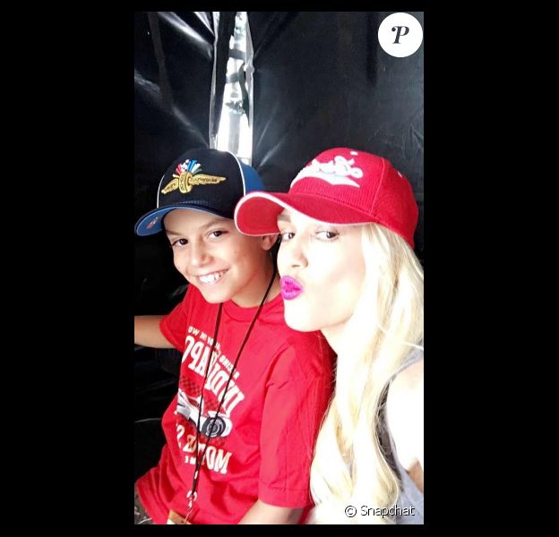 Gwen Stefani fête le 10e anniversaire de son fils Kingston en famille. Elle est accompagnée du chanteur country Blake Shelton qu'ils sont allés voir en concert. Photo publiée sur Snapchat, le dernier week-end du mois de mai 2016