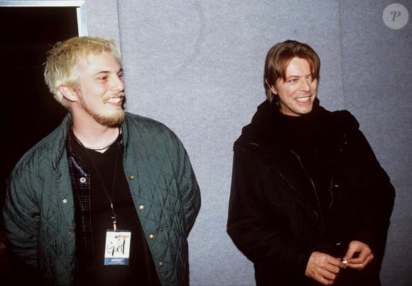 David Bowie et son fils Duncan Jones en 1999 lors des Brit Awards à Londres