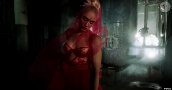 Gwen Stefani sensuelle dans le clip de son nouveau single Misery, extrait de son album This Is What The Truth Feels Like. Image extraite d'une vidéo publiée sur Youtube, le 31 mai 2016.