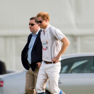 Le prince Harry lors de l'Audi Polo Challenge à Ascot le 28 mai 2016, qu'il disputait avec son frère le prince William au profit des associations Tusk Trust et Sentebale qu'ils soutiennent.