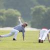 Le prince William en plein échauffement lors de l'Audi Polo Challenge à Ascot le 28 mai 2016, qu'il disputait avec son frère le prince Harry au profit des associations Tusk Trust et Sentebale qu'ils soutiennent.